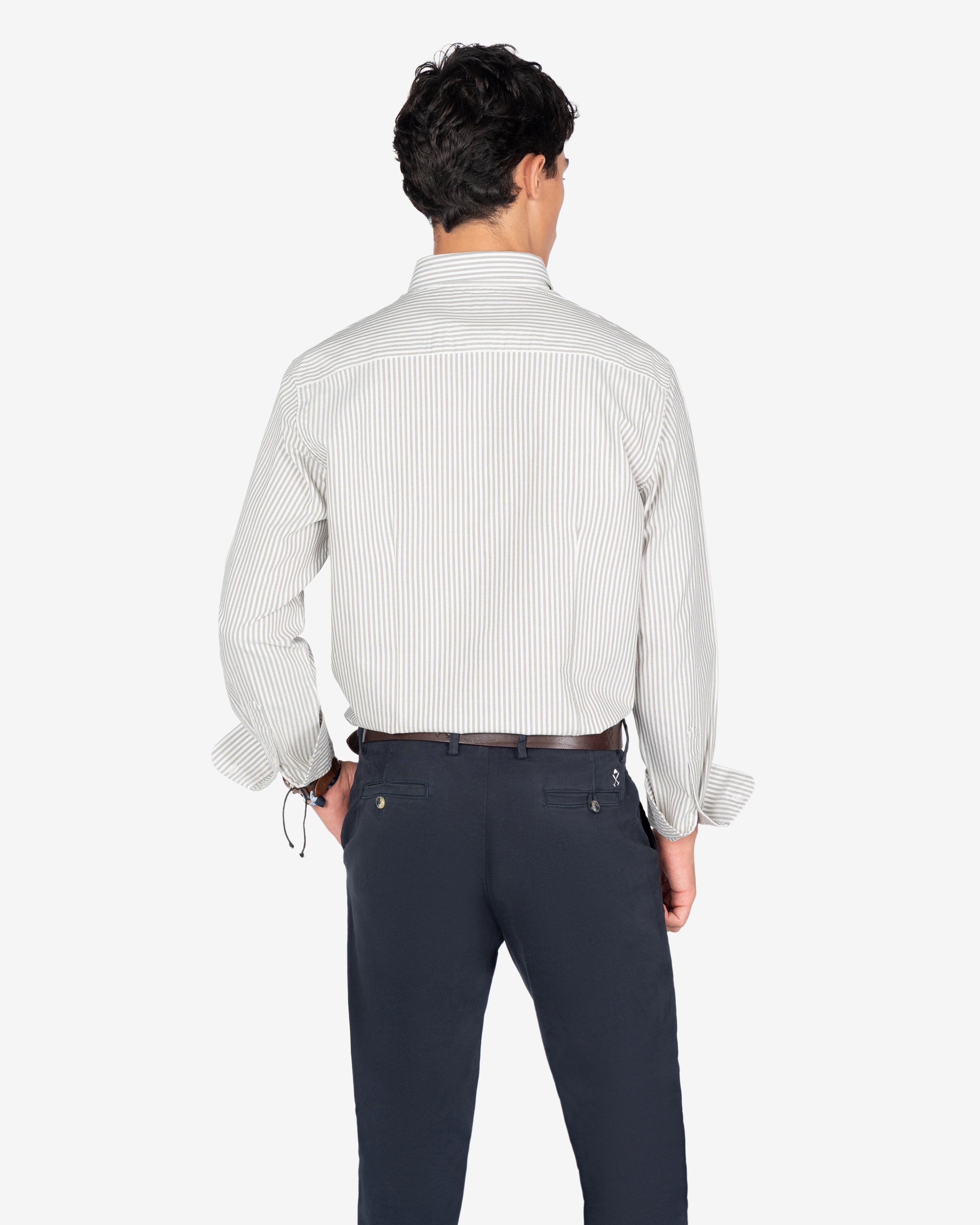 Camisa North Sea de Harper & Neyer de rayas verde musgo en algodón, vista frontal detallada