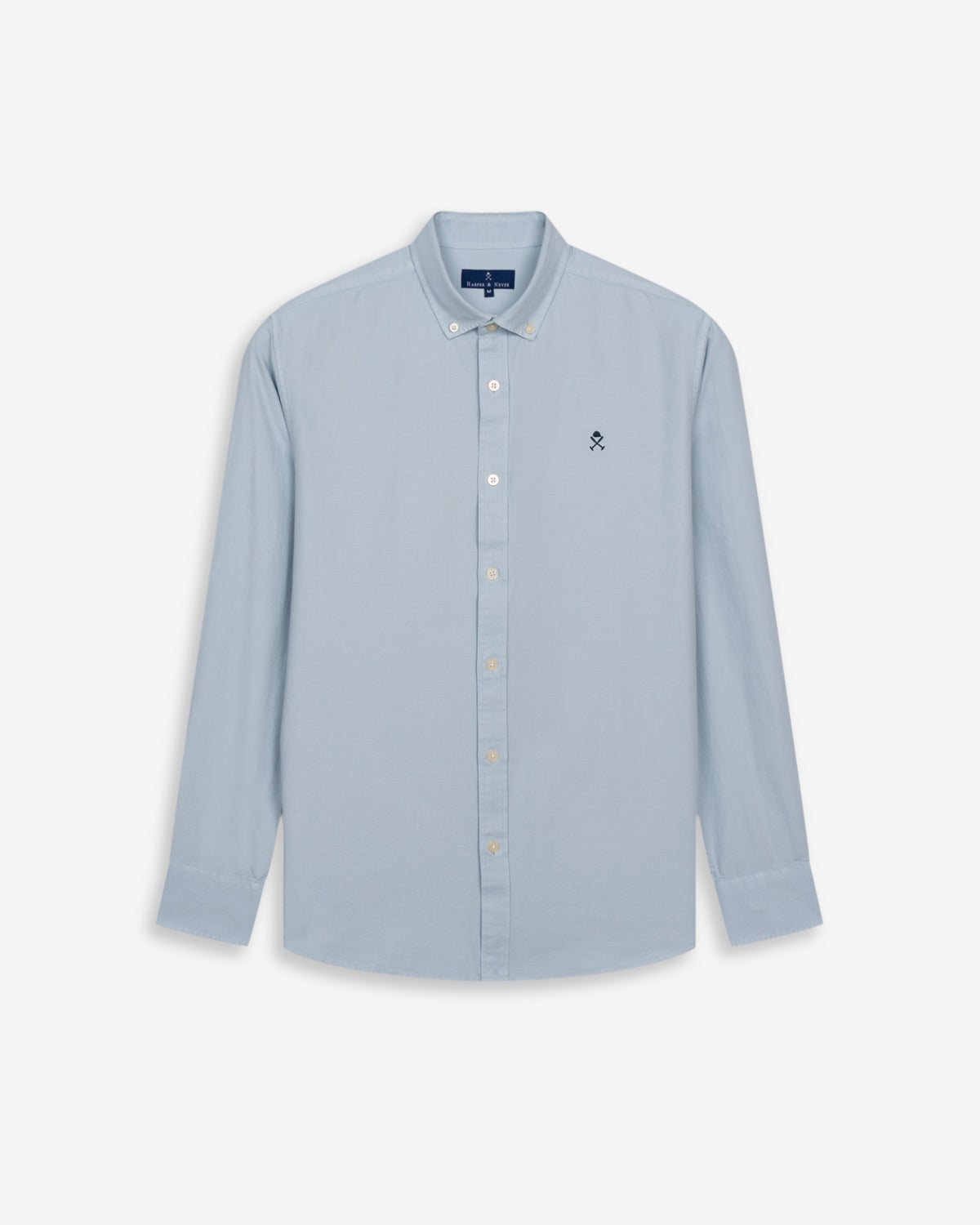 Camisa Veneto de Harper & Neyer lisa en azul cielo, cuello button down y logo bordado, vista frontal