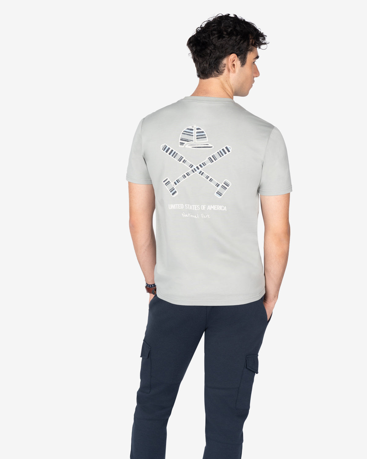 Camiseta RANGER gris verdoso claro de Harper & Neyer, vista trasera con estampado National Park