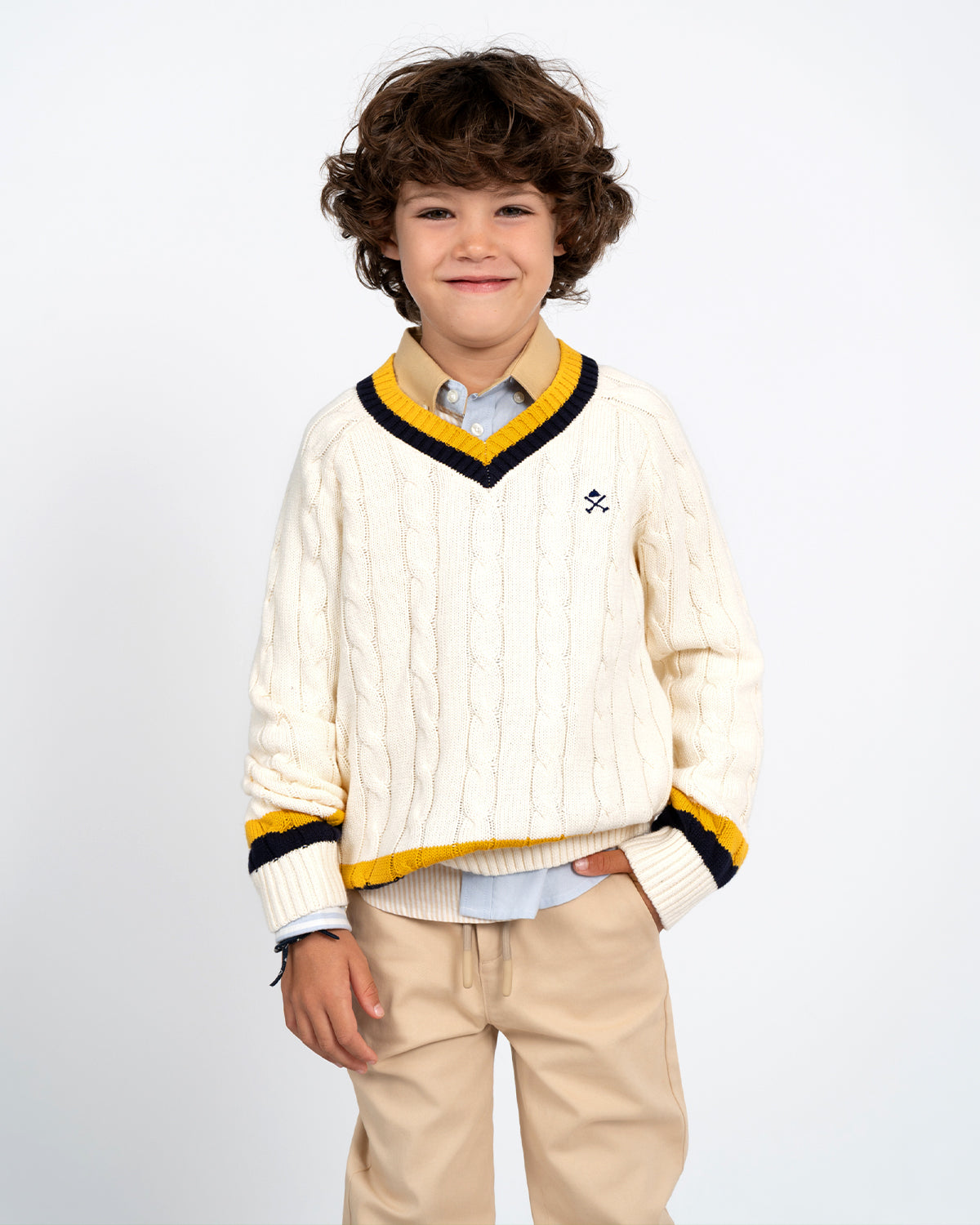 Jersey Wimbledon Kids de Harper & Neyer en crudo, modelo frontal con cuello V y ribete bicolor