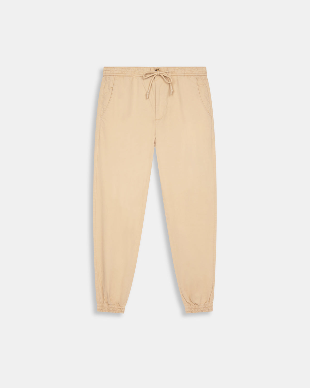 Pantalón Jogger Twill de Harper & Neyer en camel, plano frontal con cordón en cintura y bajo elástico ajustado