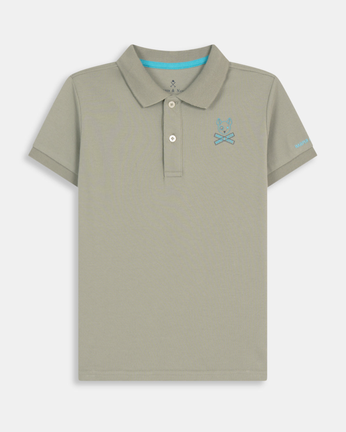 Polo Pirate Kids de Harper & Neyer en algodón verde gris, plano frontal con bordado Pirate turquesa y ribete interior azul