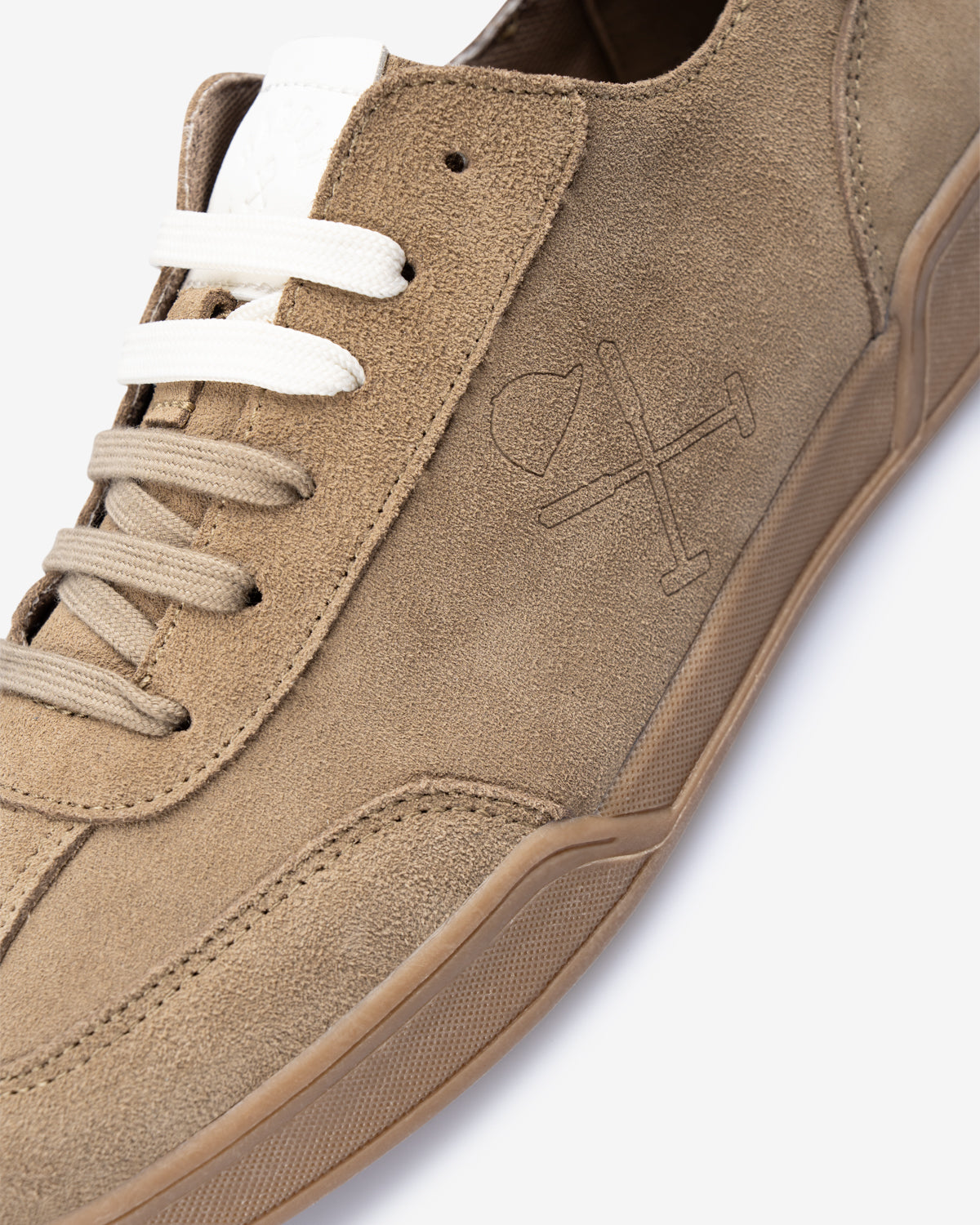 Par de sneakers ROCHESTER de Harper & Neyer en serraje tabaco con suela de goma