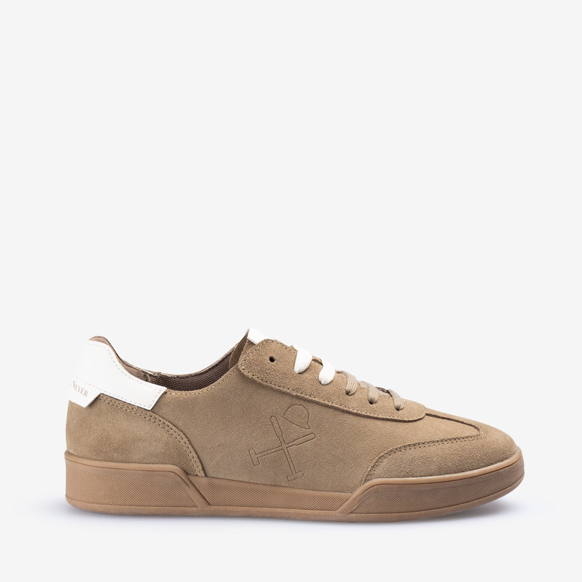 Sneaker ROCHESTER de Harper & Neyer en serraje tabaco, perfil exterior con logo lateral en relieve