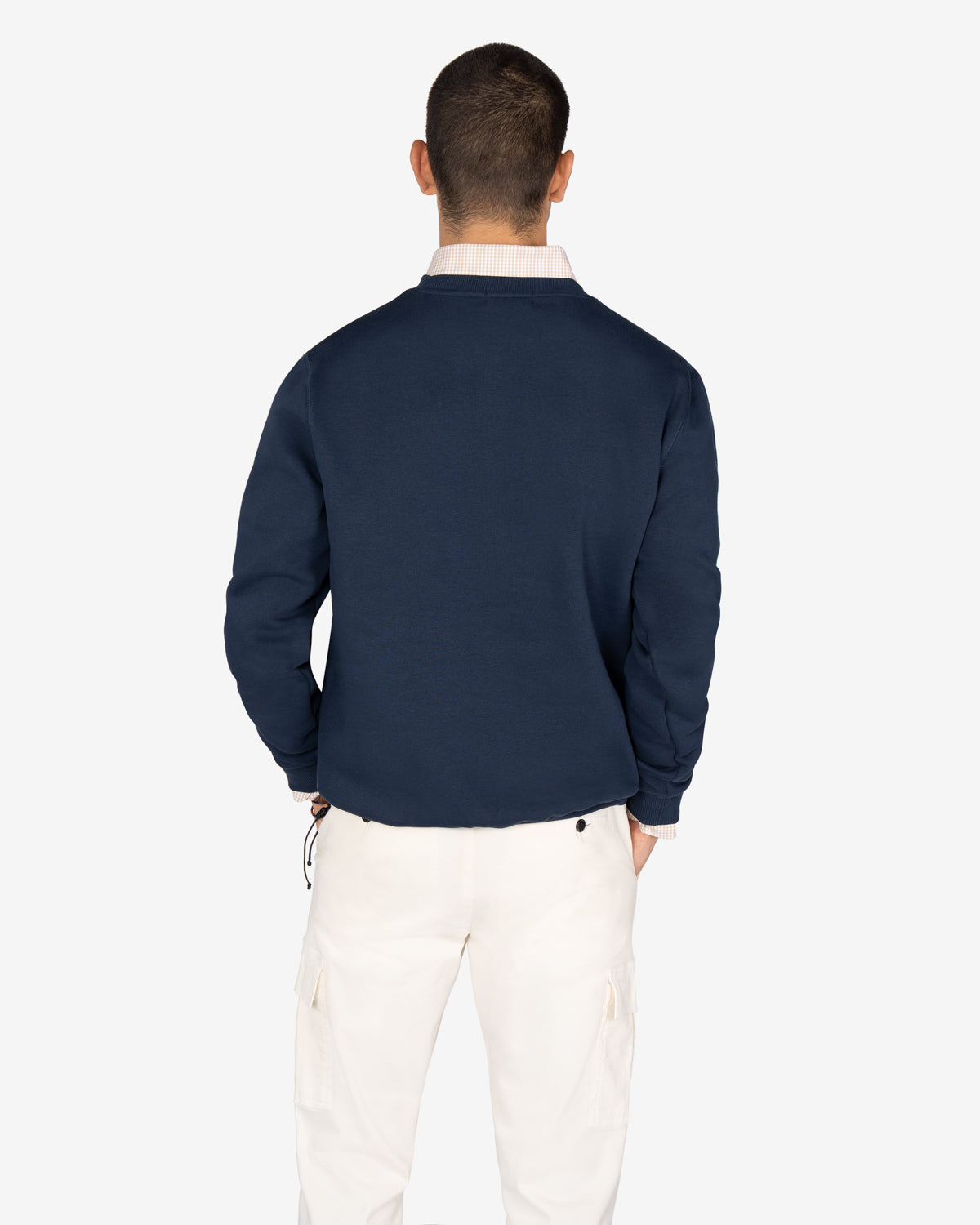 Sudadera NEW ENGLAND azul marino de Harper & Neyer, look trasero con cargo blanco crudo