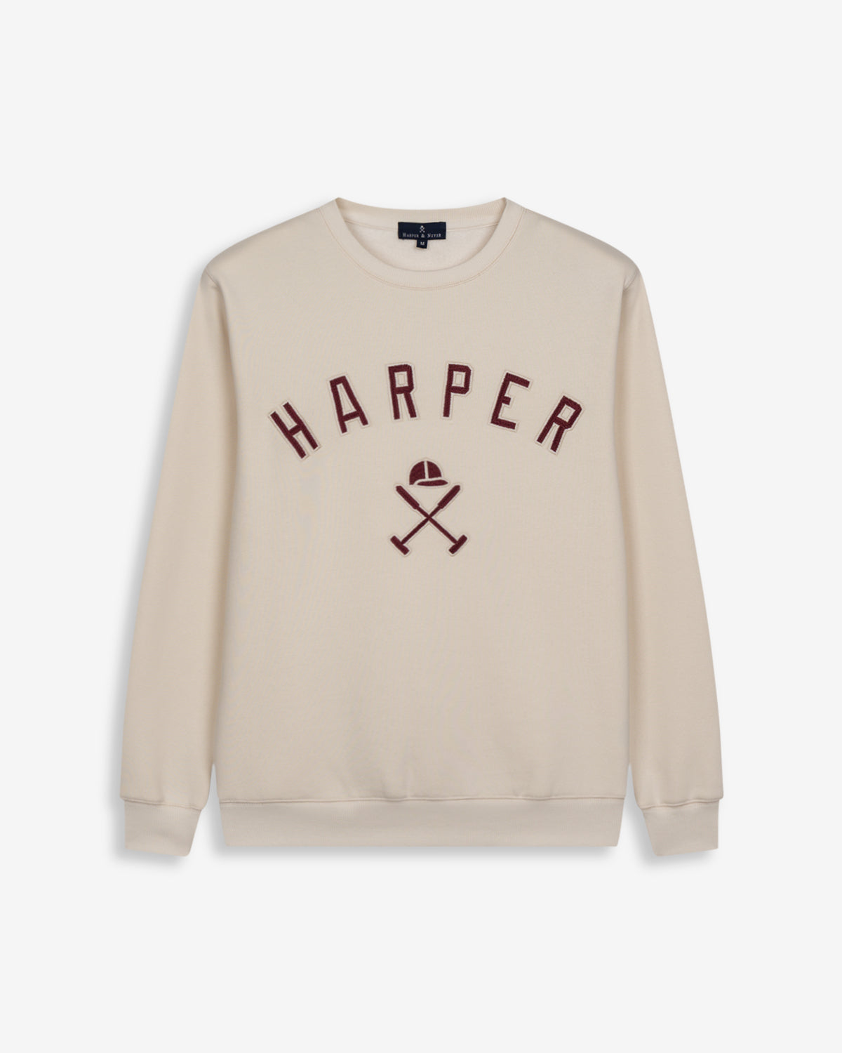 Sudadera NEW ENGLAND de Harper & Neyer en crudo, vista frontal con HARPER varsity y casco de polo en appliqué burdeos