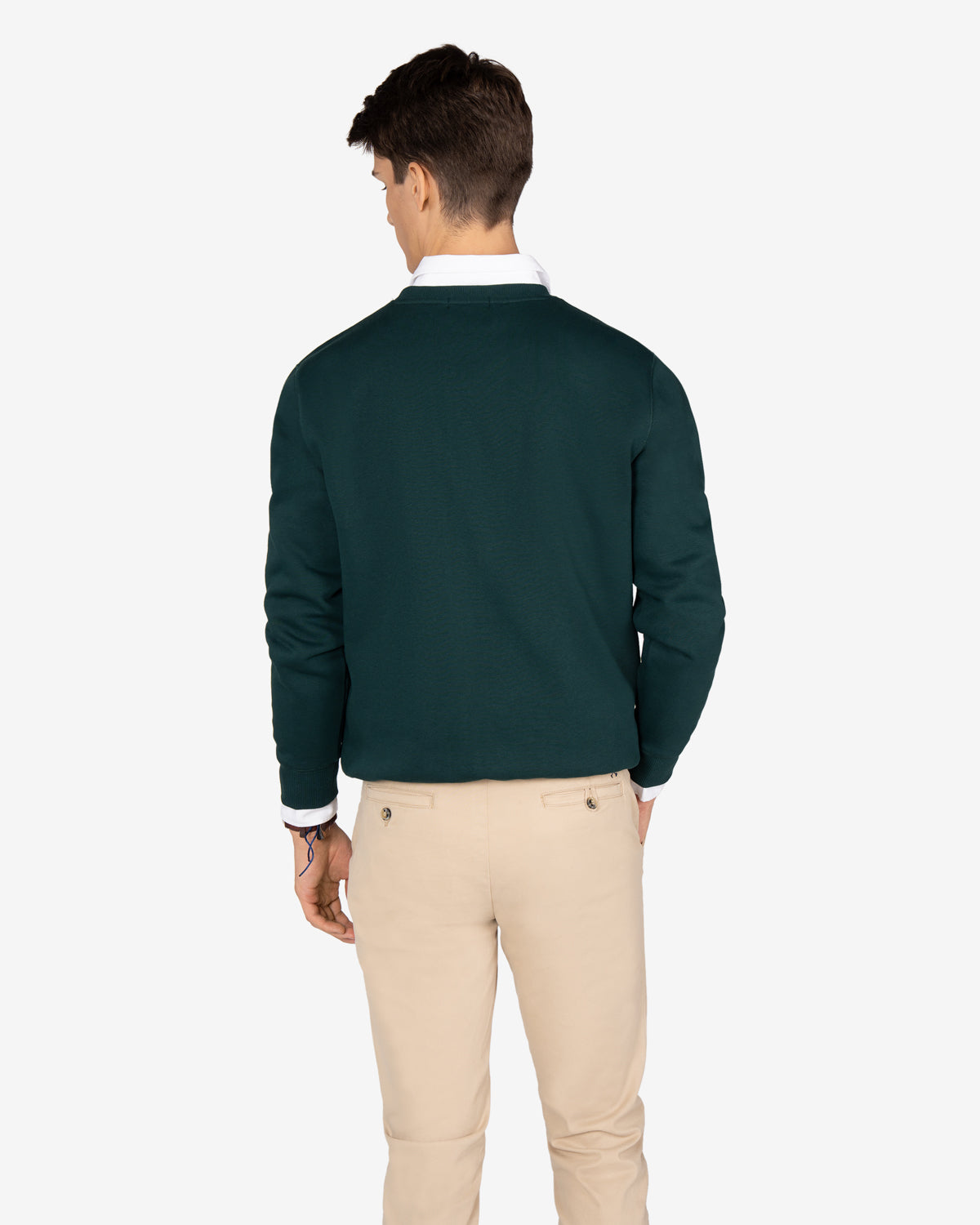 Sudadera NEW ENGLAND verde botella de Harper & Neyer, look trasero con chino beige claro