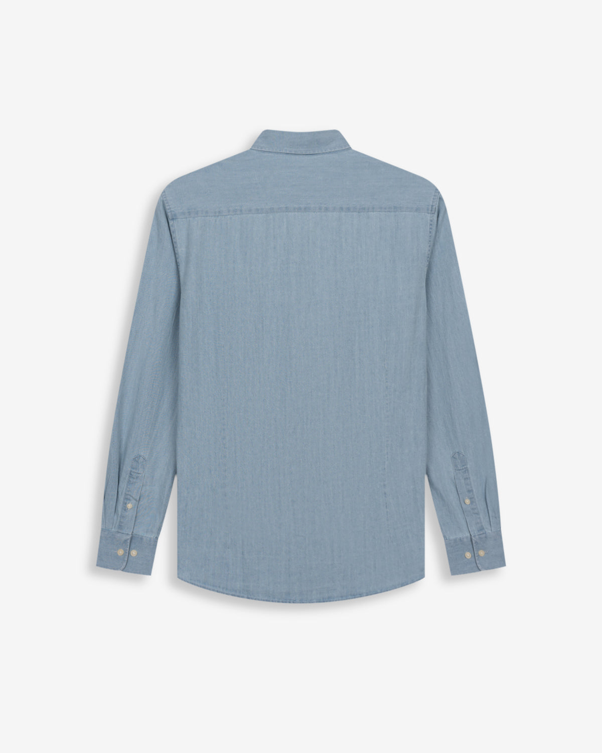 Camisa vaquera de Harper & Neyer en denim claro, vista trasera con canesú y puños abotonados