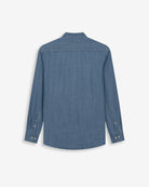 Camisa vaquera de Harper & Neyer en denim medio, vista trasera con canesú y puños abotonados