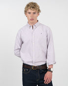 Camisa MEDITERRANEO de Harper & Neyer a rayas granate sobre fondo blanco, vista frontal con logo bordado
