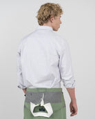 Camisa MEDITERRANEO de rayas finas grises de Harper & Neyer, vista trasera con canesú y mangas remangadas