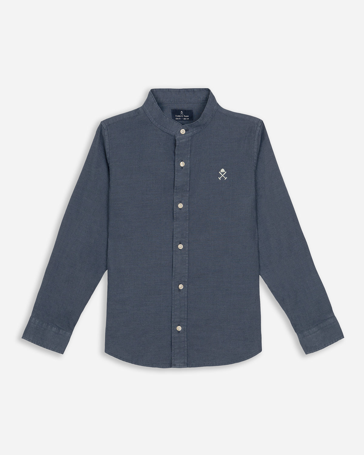 Camisa Navy Seal Kids de Harper & Neyer en lino y algodón azul marino, plano frontal con cuello mao y bordado logo de la marca en blanco