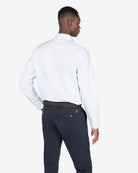Camisa North Sea de Harper & Neyer de rayas azul cielo, look preppy de inspiración náutica vista trasera