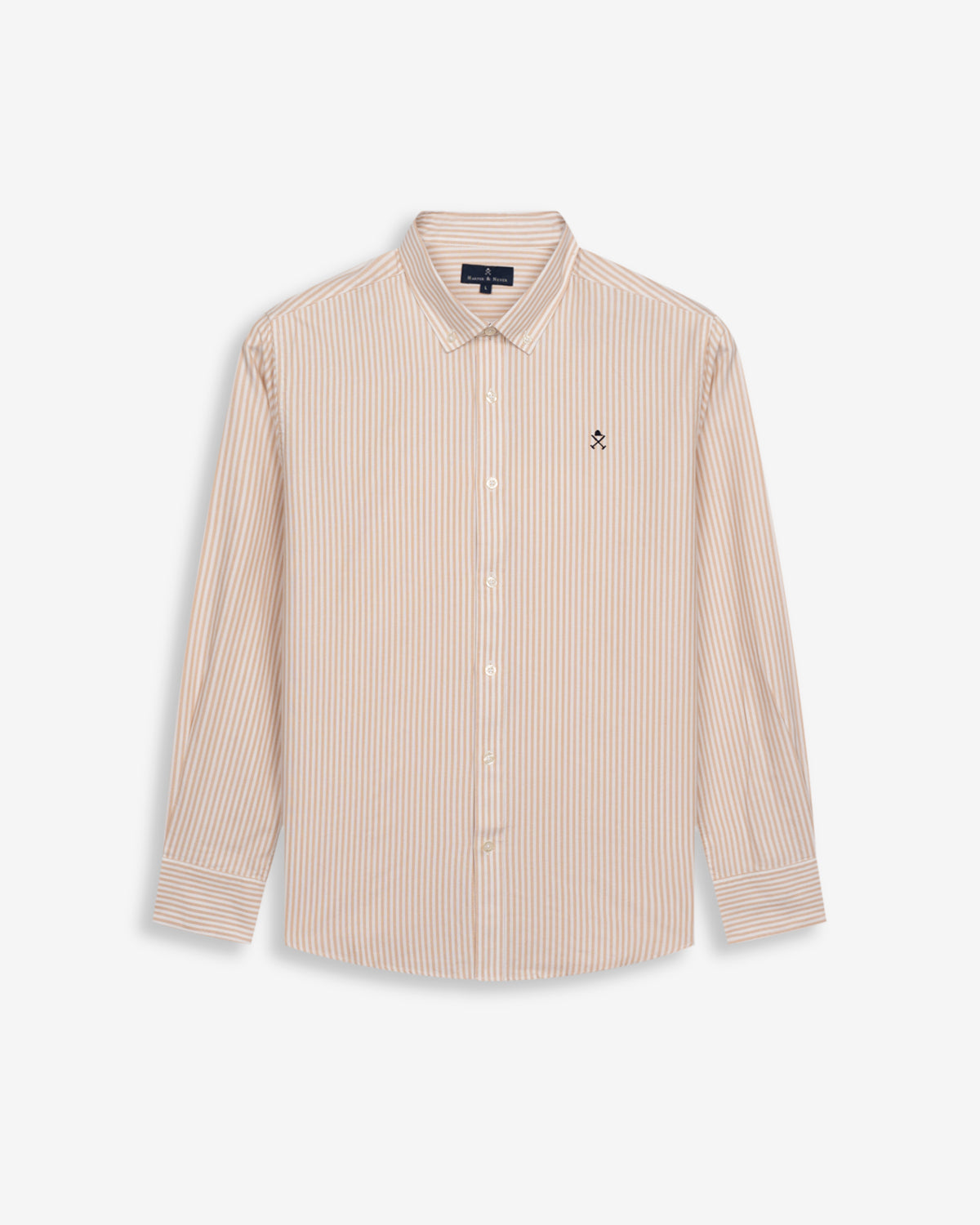 Camisa North Sea de Harper & Neyer de rayas camel, cuello button down y logo bordado, vista frontal