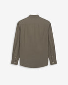 Camisa Veneto de Harper & Neyer lisa en verde musgo, vista trasera con canesú y puños abotonados
