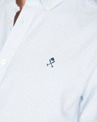 Camisa Vichy de Harper & Neyer de cuadros azul cielo en algodón, detalle de logo bordado
