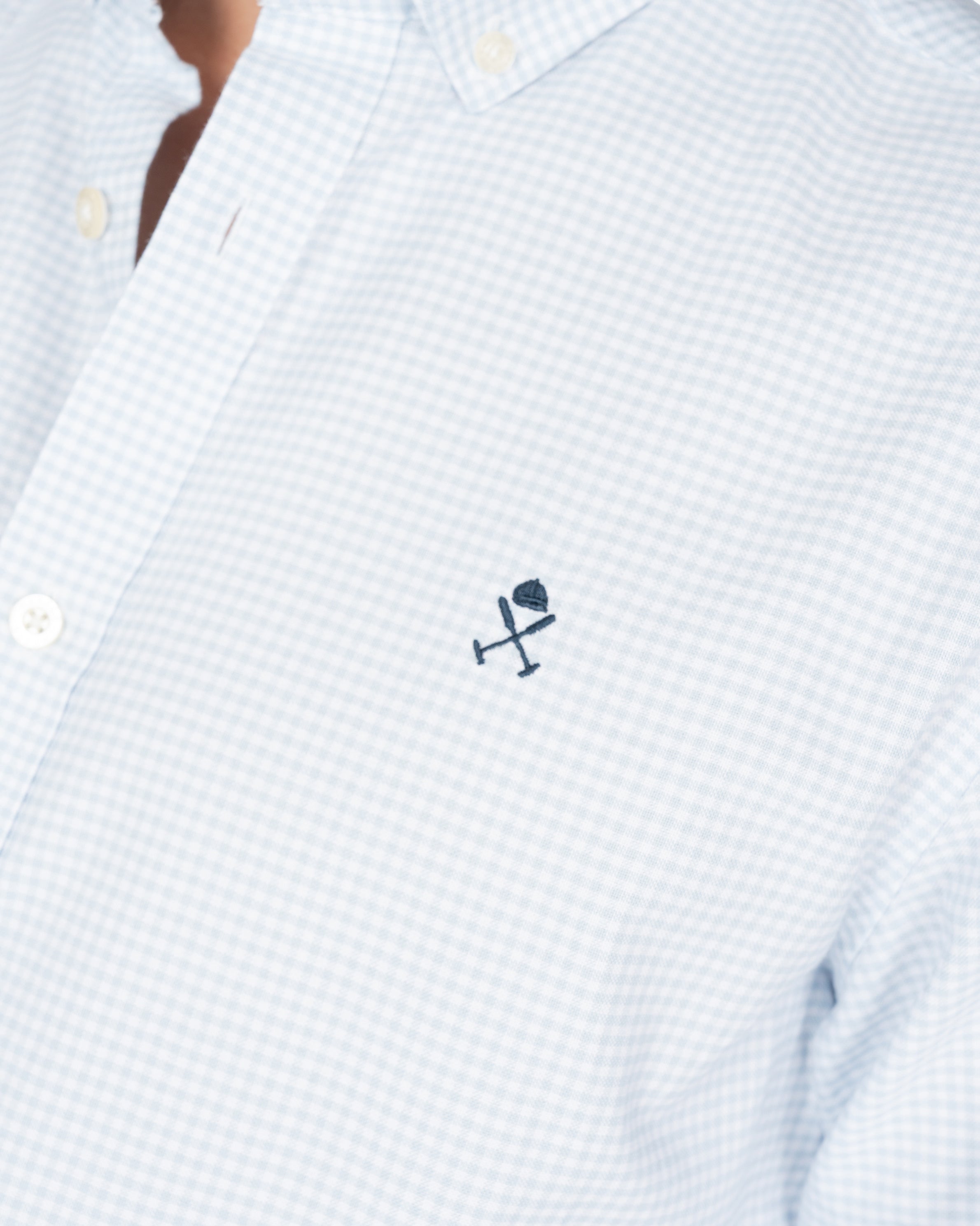 Camisa Vichy de Harper & Neyer de cuadros azul cielo en algodón, detalle de logo bordado