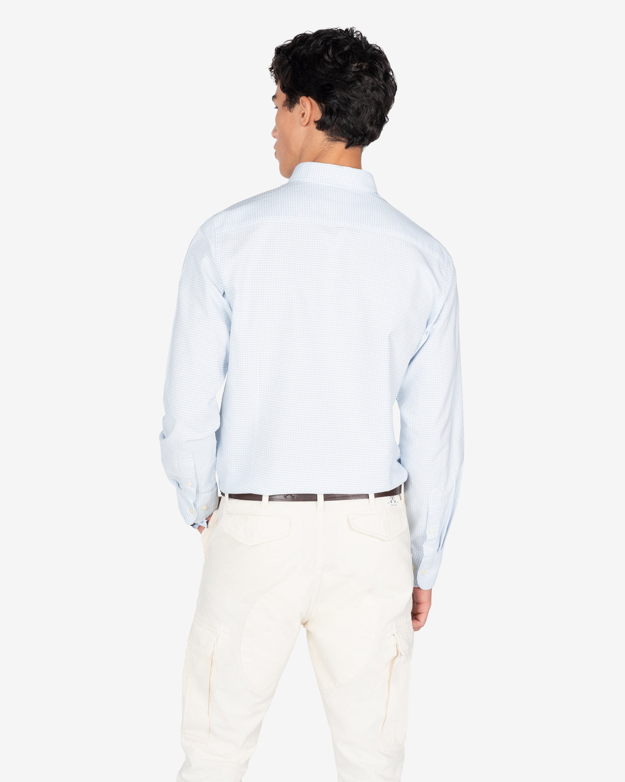 Camisa Vichy de Harper & Neyer de cuadros azul cielo, look preppy vista trasera