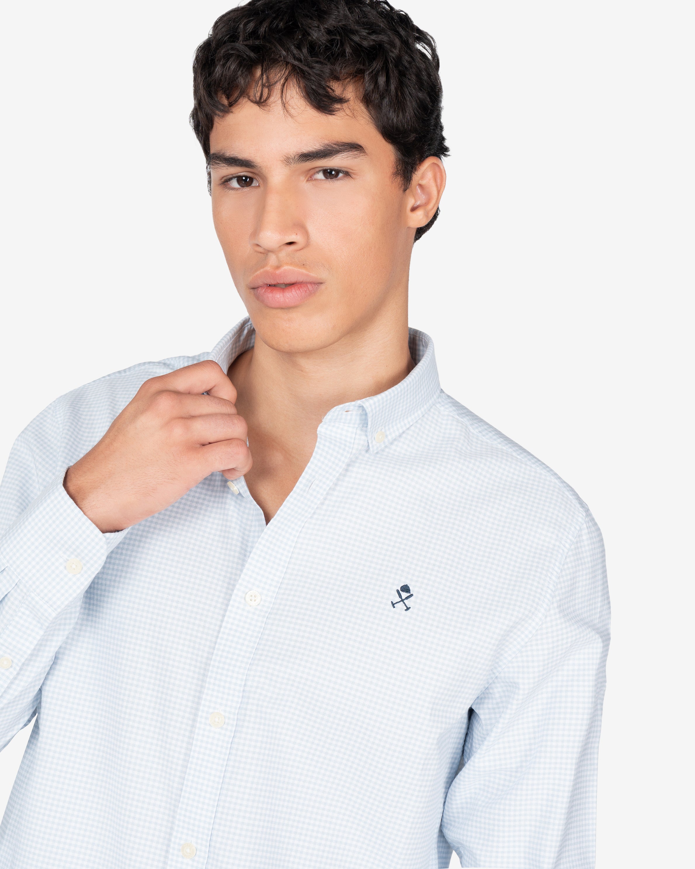 Camisa Vichy de Harper & Neyer de cuadros azul cielo con cuello button down, look preppy
