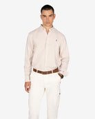 Camisa Vichy de Harper & Neyer de cuadros camel, look preppy con pantalón crudo