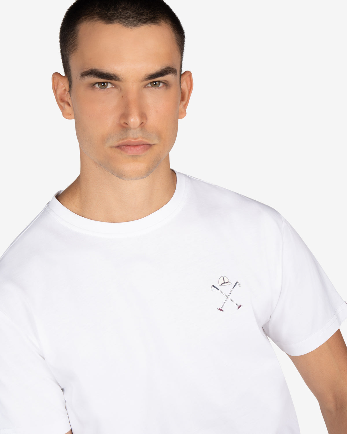 Camiseta GOLDEN STATE en algodón blanco de Harper & Neyer, plano medio con icono de casco y mazos de polo