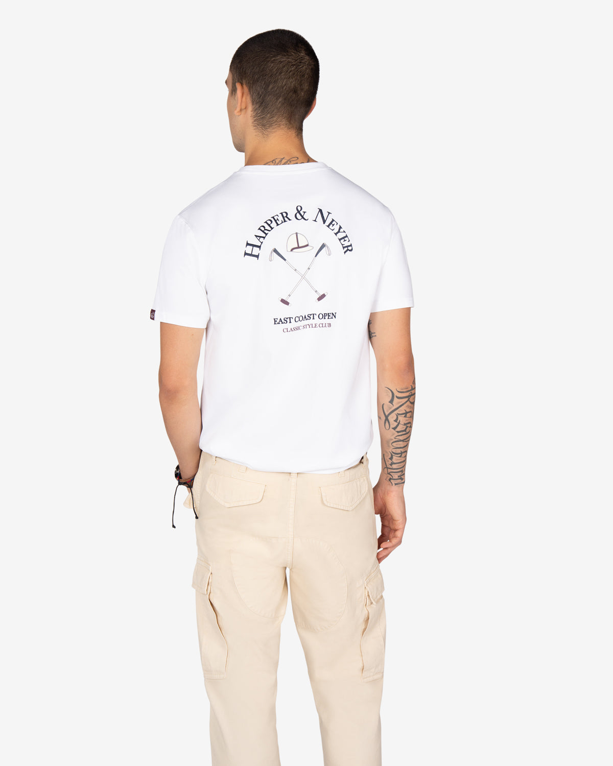 Camiseta GOLDEN STATE de Harper & Neyer en blanco, vista trasera con estampado ecuestre East Coast Open