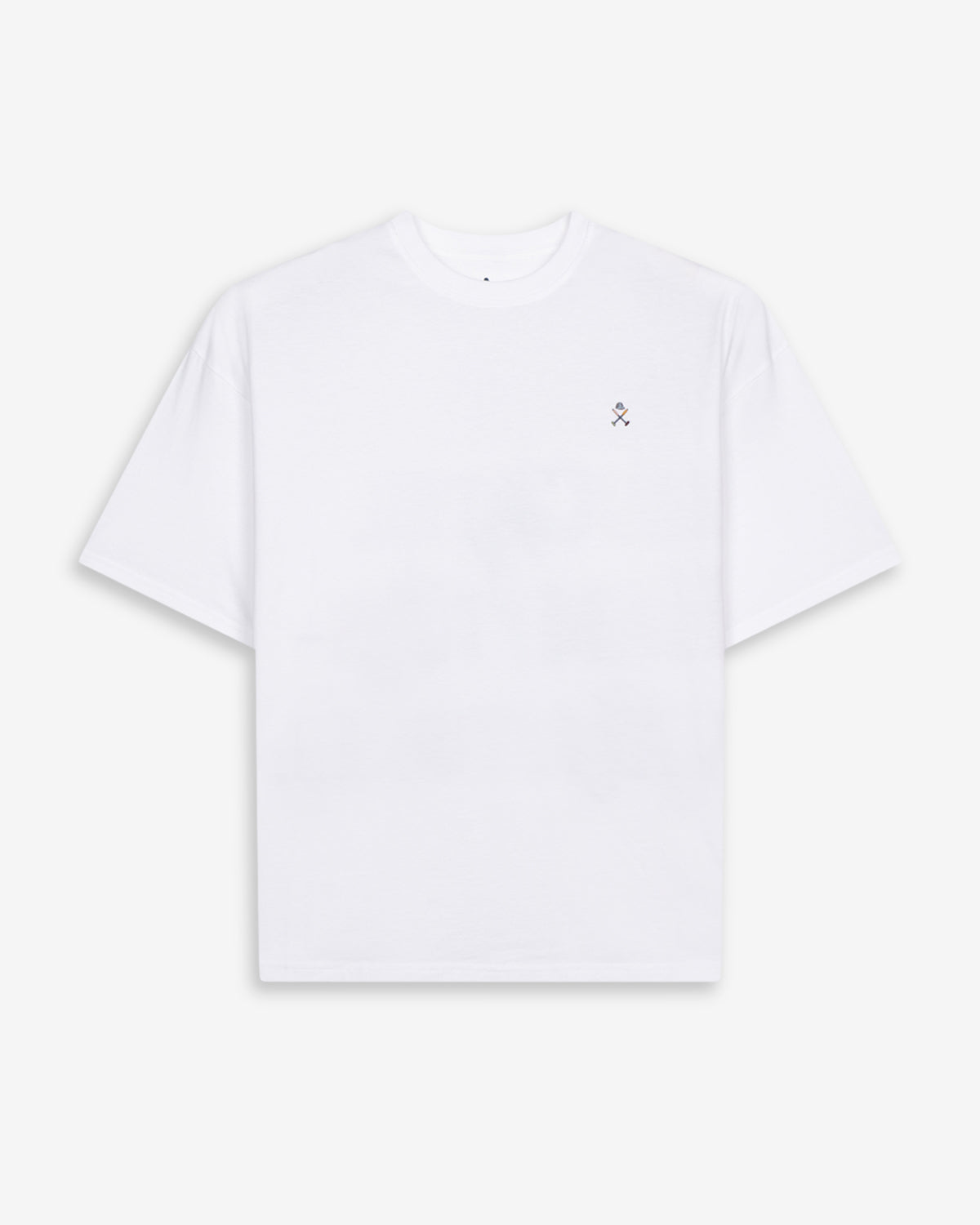 Camiseta LIVERPOOL de Harper & Neyer en algodón blanco, bodegón frontal con emblema multicolor en el pecho