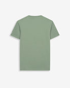 Camiseta NEW ENGLAND en algodón verde salvia de Harper & Neyer, bodegón trasero con logo en la manga