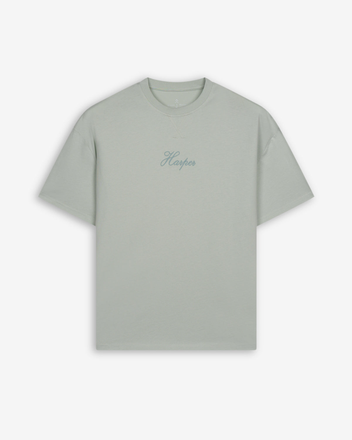 Camiseta NEWPORT oversize de Harper & Neyer en gris cielo, bodegón frontal con logo Harper bordado