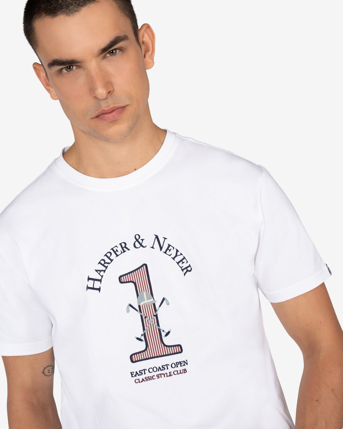 Camiseta WINNER de Harper & Neyer en algodón blanco, plano medio con estampado universitario del número 1