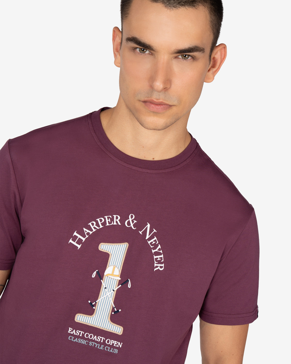 Camiseta WINNER de Harper & Neyer en algodón burdeos, plano medio con estampado universitario del número 1