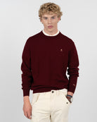 Jersey ICON de Harper & Neyer en algodón burdeos, vista frontal con bordado de polo en camel