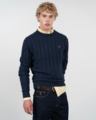 Jersey VICTORY de punto de ochos azul marino de Harper & Neyer, vista frontal con bordado de polo en blanco