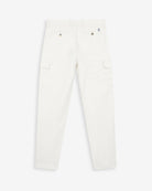 Pantalón cargo de Harper & Neyer en algodón blanco hueso, vista trasera con bolsillos abotonados y logo bordado