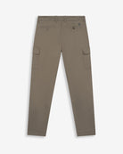 Pantalón cargo de Harper & Neyer en algodón verde musgo, vista trasera con bolsillos abotonados y logo bordado