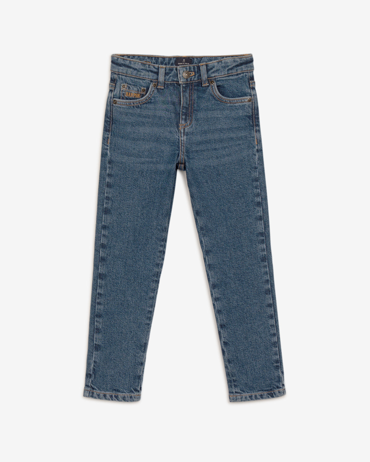 Pantalón DENIM Kids de Harper & Neyer en denim claro, bodegón frontal con bordado HARPER en el bolsillo
