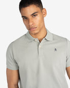 Polo ICON COLORS de Harper & Neyer en gris verdoso claro, plano medio con cuello y tapeta de botones