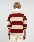 Polo RUGBY a rayas burdeos y beige arena de Harper & Neyer, vista trasera con cuello crudo levantado