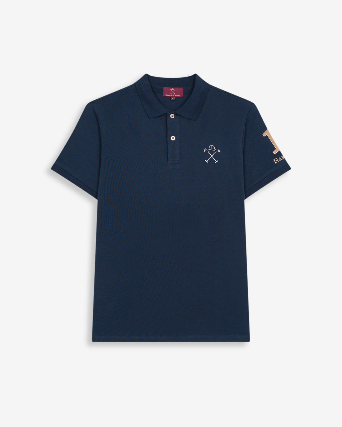 Polo WINNER de Harper & Neyer en algodón azul marino, bodegón frontal con número uno camel en la manga