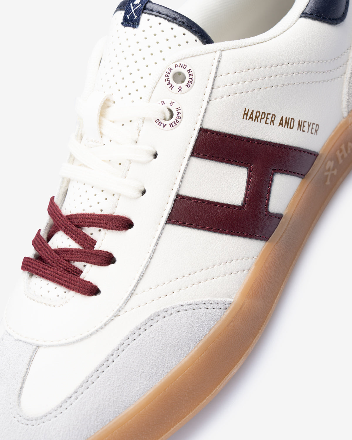 Par de sneakers HAMPTONS CLUB de Harper & Neyer en serraje crudo con suela caramelo