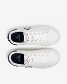 Sneaker HARPER KIDS de Harper & Neyer en blanco y azul, el par desde arriba con las plantillas