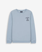 Sudadera ARTHUR KIDS azul cielo de Harper & Neyer, vista frontal con bordado Harper y osito en el pecho