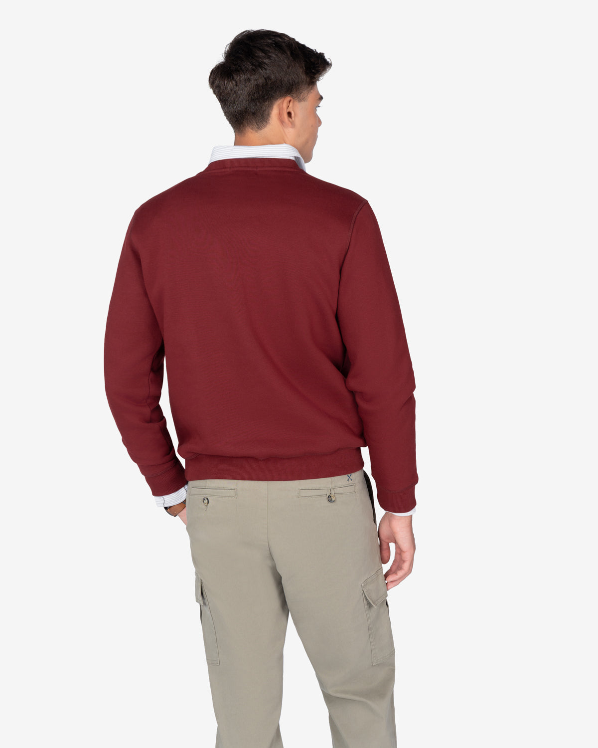 Sudadera HARVARD burdeos de Harper & Neyer, look trasero con cargo verde militar
