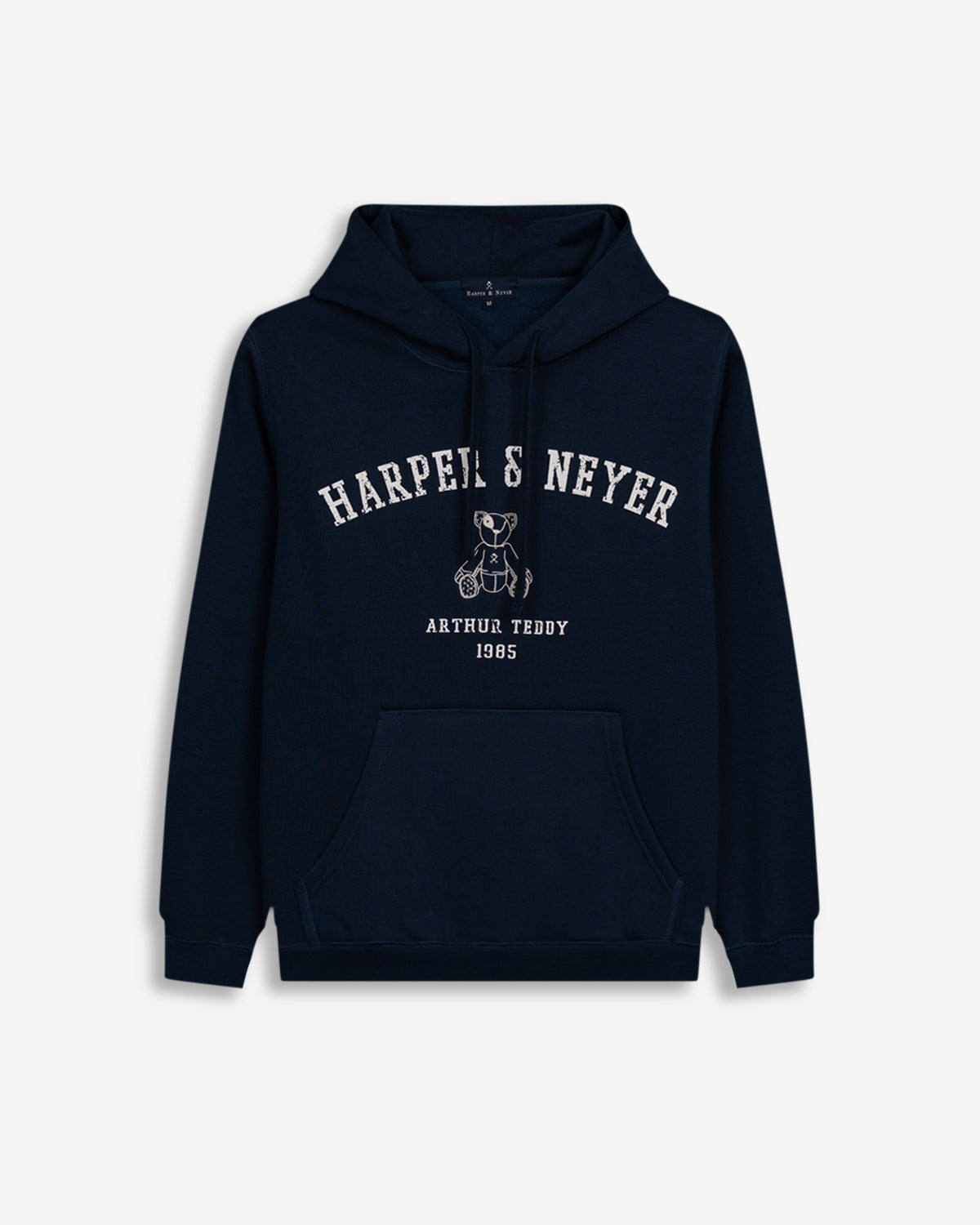 Sudadera MANCHESTER de Harper & Neyer en azul marino, vista frontal con capucha, estampado Harper Neyer arqueado y oso Arthur Teddy bordado