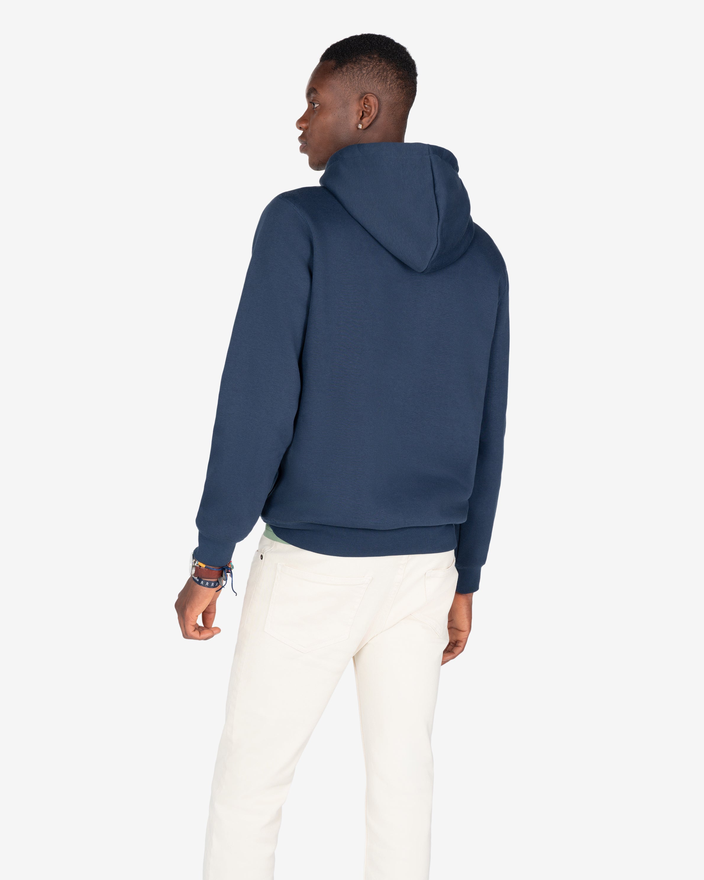 Sudadera MANCHESTER azul marino de Harper & Neyer, look trasero con vaquero blanco crudo