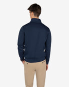 Sudadera MARYLAND azul marino de Harper & Neyer, look trasero con chino beige claro