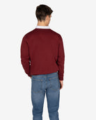 Sudadera NEW ENGLAND burdeos de Harper & Neyer, look trasero con vaquero azul medio